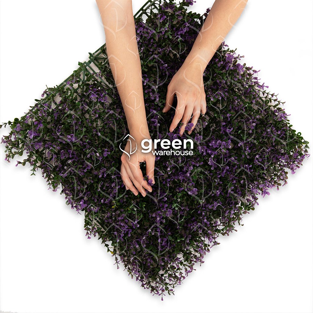 The purple myrtle foliage for a green wall has small green leaves with purple tips that will brighten up any space. Ideal to combine with any other model through a personalized foliage design.