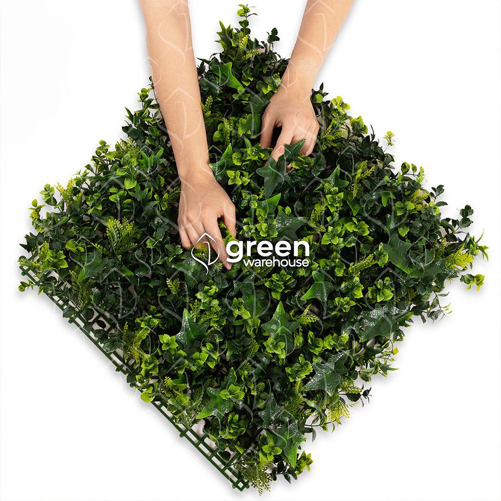 The Mixed Fern Artificial Foliage Panel is made up of three different ferns with textured leaves, varying in size and shades of green; it provides a natural look and makes it a unique and unrepeatable Foliage. It is ideal to highlight a green wall without the need to combine it with other foliage.