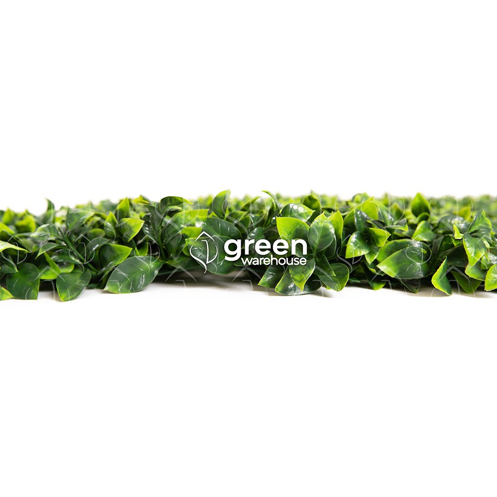 The Gardenia Leaf Artificial Foliage is characterized by having medium-sized leaves with an exceptional texture, in shades of green with brighter tips.