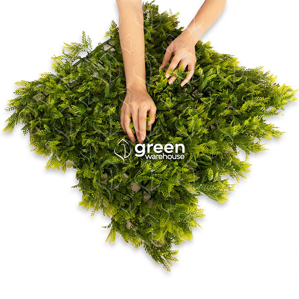 The Japanese Fern Artificial Foliage is characterized by its textured finish with a greenish-yellow color to achieve the fresh appearance of a fern. It is full of life and contrasts perfectly with strong and dark colors, generating an atmosphere of humidity and freshness, as well as unparalleled realism.