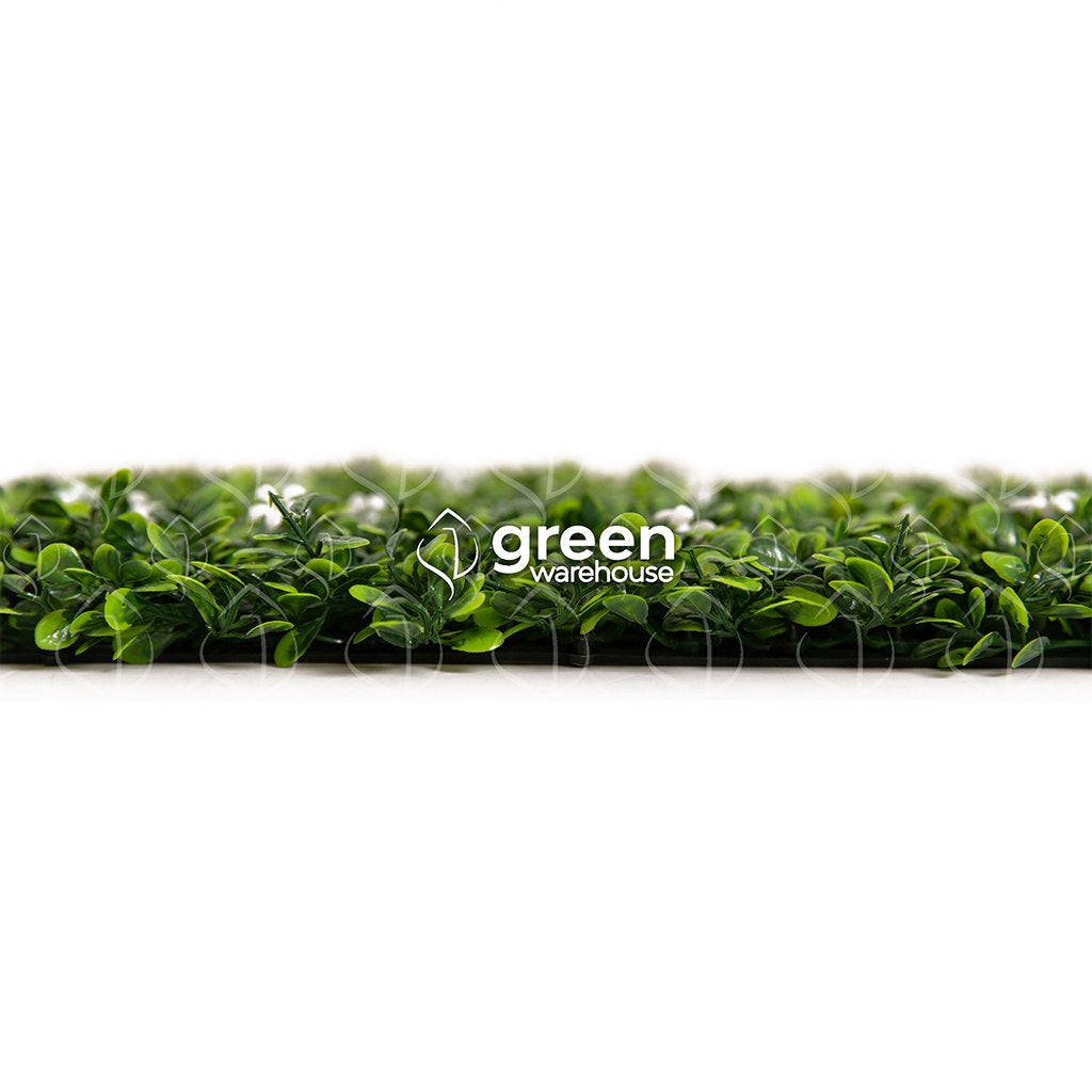 The Artificial Jasmine Foliage is ideal for sober and elegant decorations thanks to its small dark green and bright green leaves.
