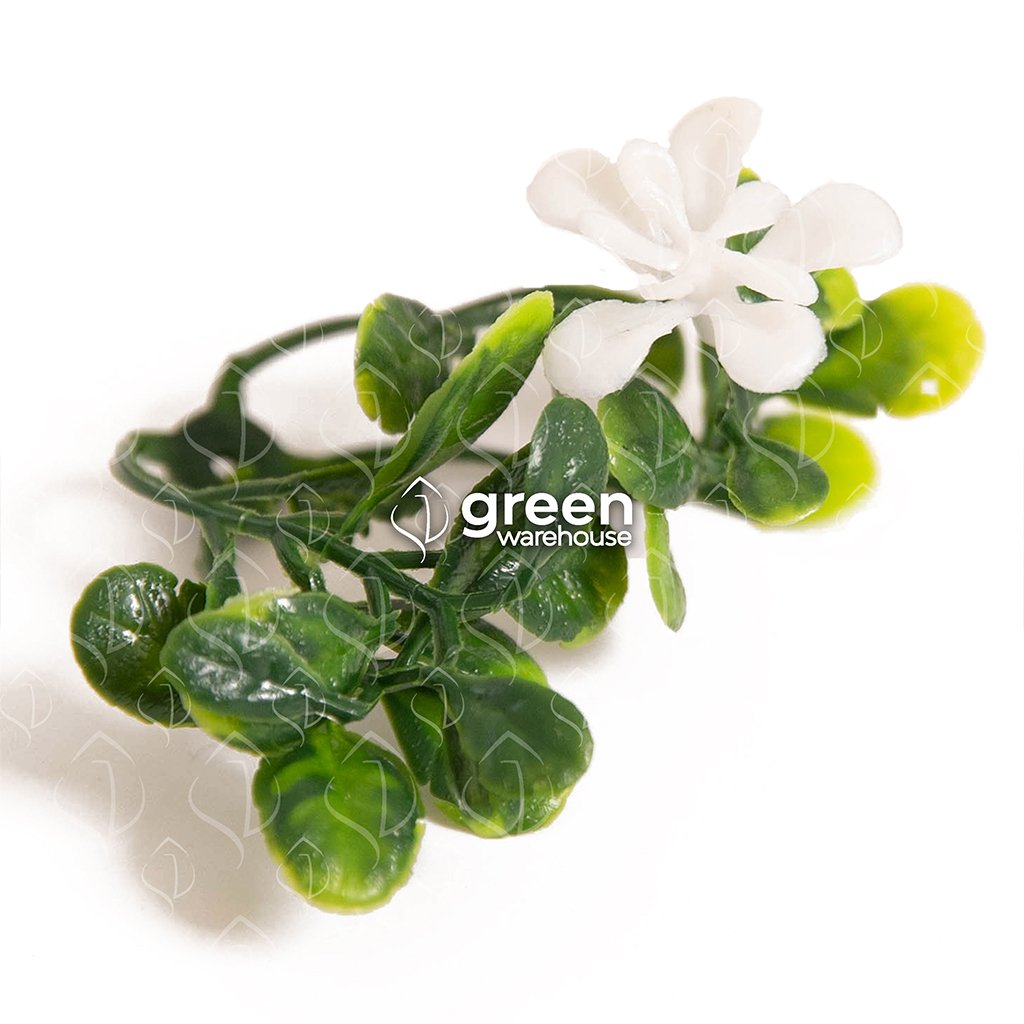 The Artificial Jasmine Foliage is ideal for sober and elegant decorations and thanks to its discreet white flowers that offer a fresh and natural appearance.