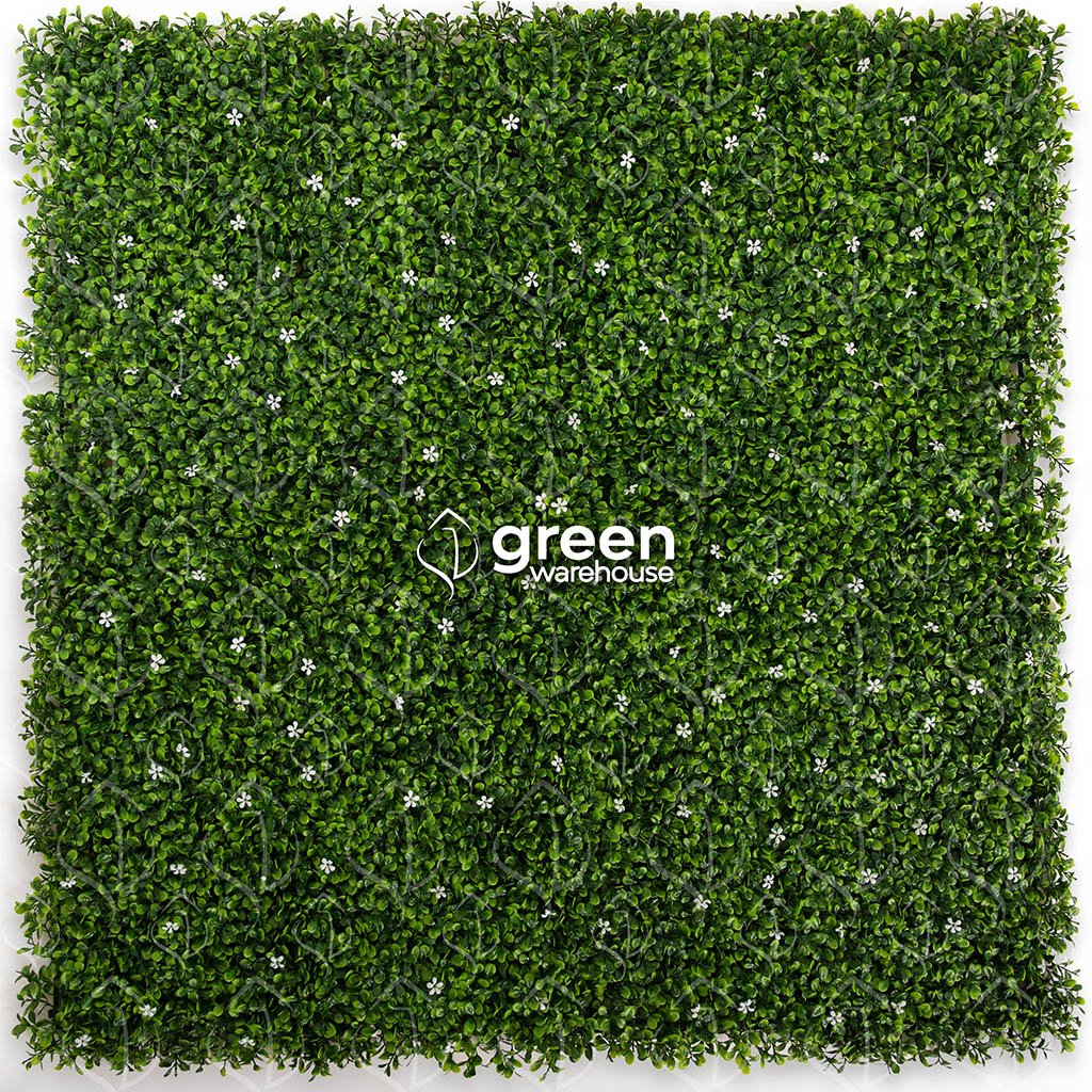 The Jasmine Artificial Foliage is ideal for sober and elegant decorations thanks to its small dark green and bright green leaves, complemented by discreet white flowers that offer a fresh and natural appearance. It is a Foliage that on its own can give life to Green Walls, however, it is also the favorite to combine it with foliage of other colors and further highlight the white flower of this Jasmine Foliage.