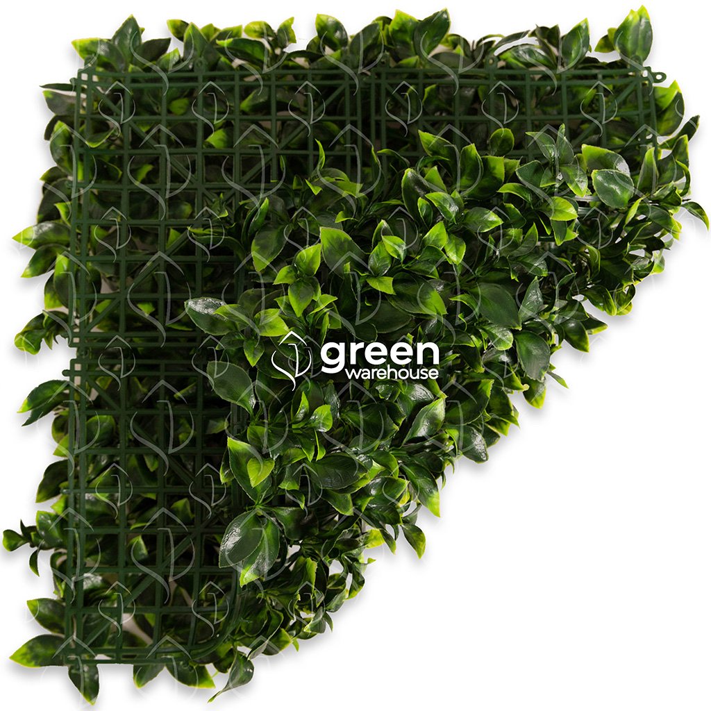 The artificial gardenia leaf wall panel is characterized by its medium-sized leaves with an exceptional texture, in shades of green with brighter tips, making it ideal for contrasting with other models or using it uniformly.