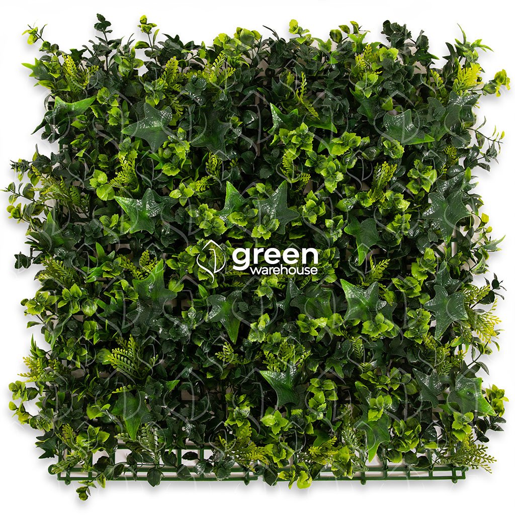 The Mixed Fern Artificial Foliage Panel is made up of three different ferns with textured leaves, varying in size and shades of green; it provides a natural look and makes it a unique and unrepeatable foliage. It is ideal to highlight a green wall without the need to combine it with other foliage.