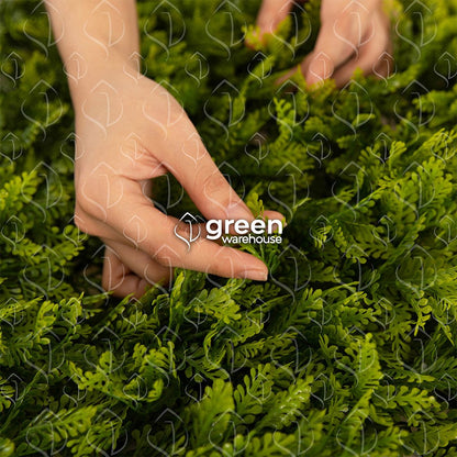 The Japanese Fern Artificial Foliage is characterized by its textured finish with a greenish-yellow color to achieve the fresh appearance of a fern. It is full of life and contrasts perfectly with strong and dark colors, generating an atmosphere of humidity and freshness, as well as unparalleled realism.